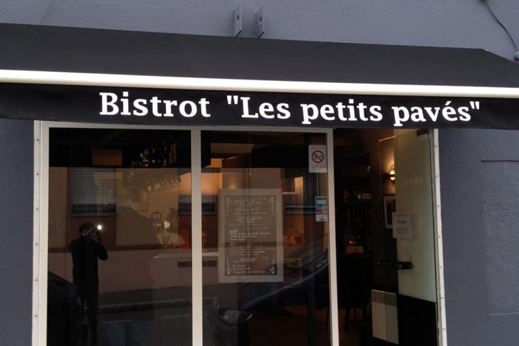 Lambrequin pour le Bistrot Les Petits Pavés à Nantes - Label Communication